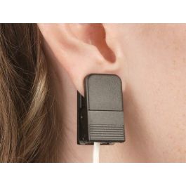 Chevalière en or jaune 18K (750/oo), le plateau de forme ovale chiffré