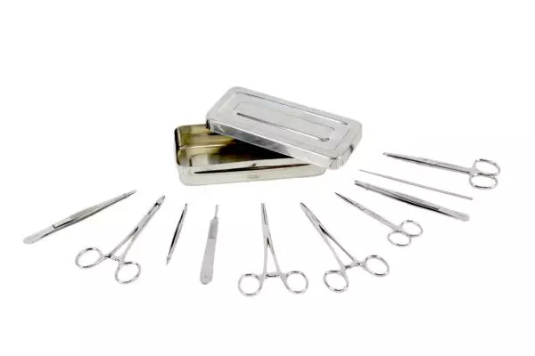 Boite de petite chirurgie en inox avec instruments